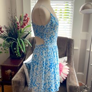 Joie Sz M Blue/White dress adjustable straps, cutout back, fully lined. EUC